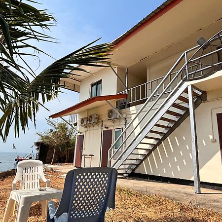 Tchin Tchin Guesthouse チャン島 エクステリア 写真