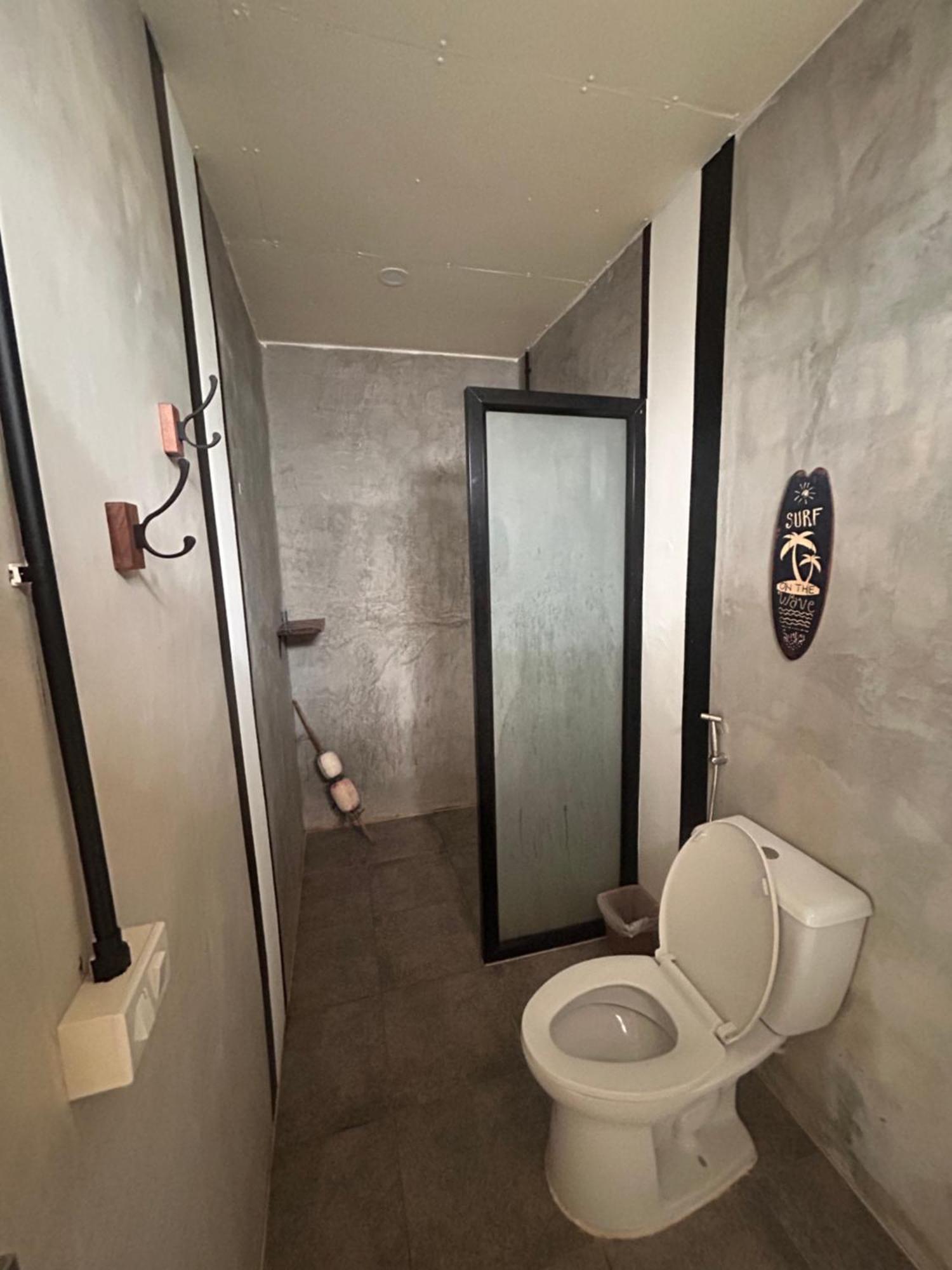 Tchin Tchin Guesthouse チャン島 エクステリア 写真