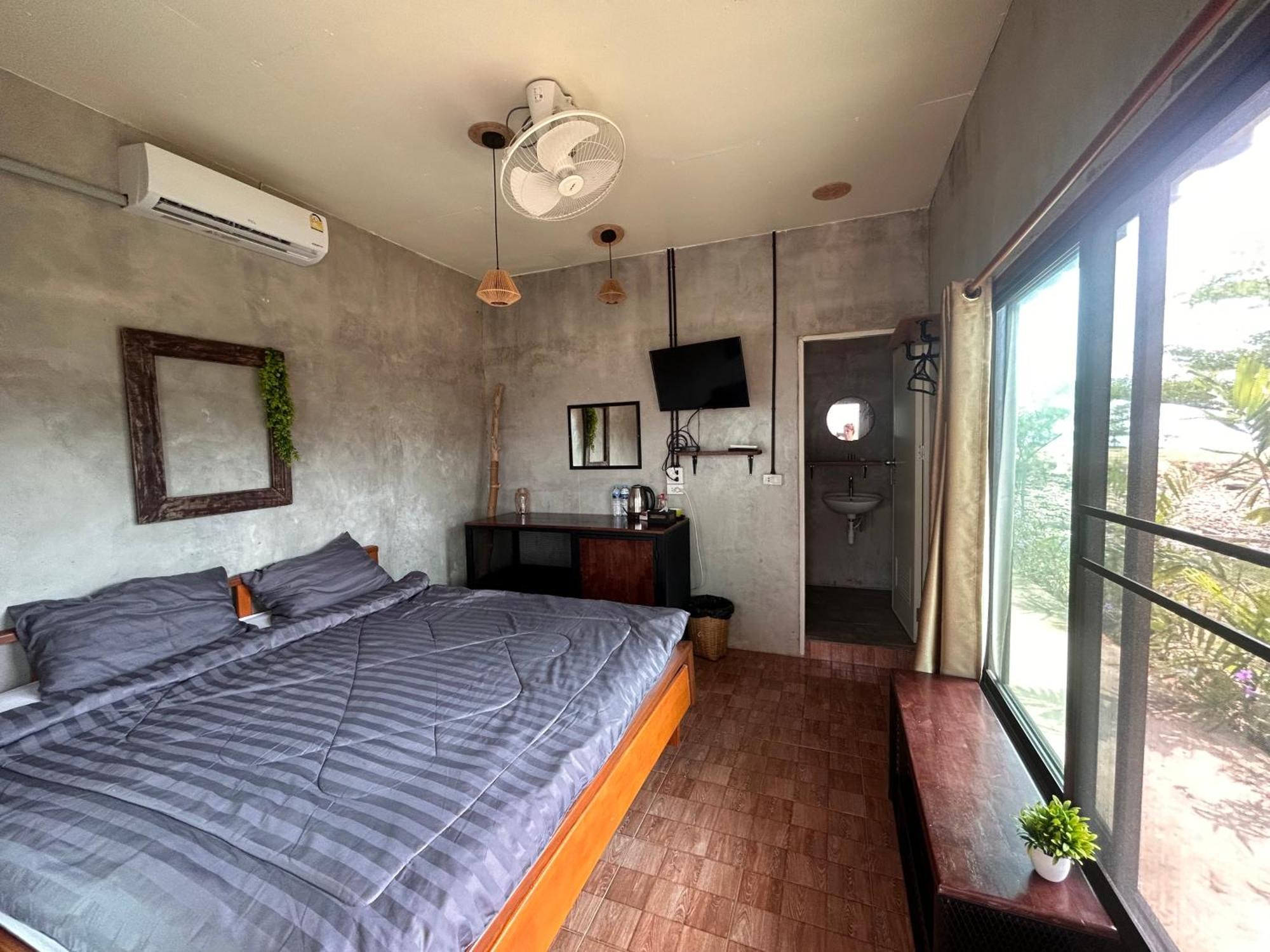 Tchin Tchin Guesthouse チャン島 エクステリア 写真