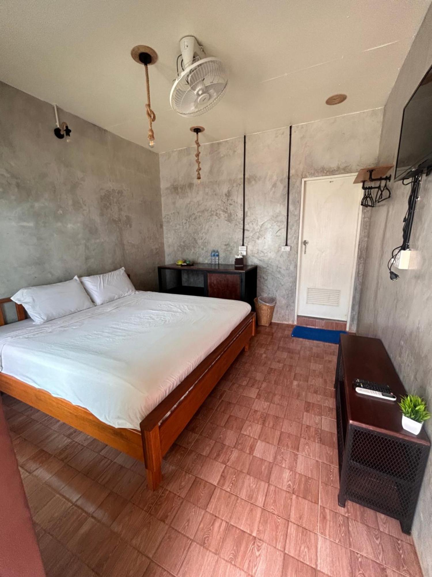 Tchin Tchin Guesthouse チャン島 エクステリア 写真