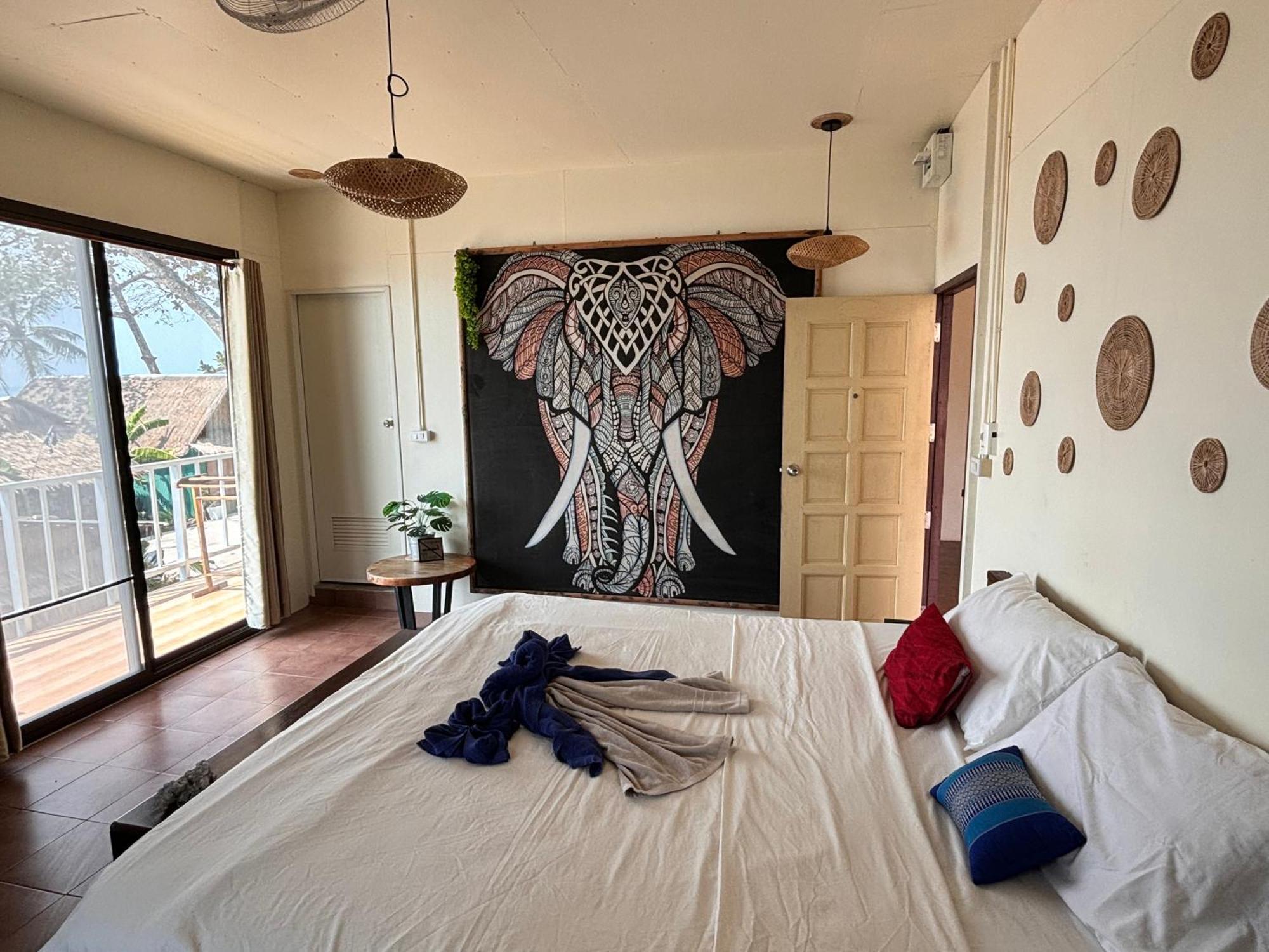 Tchin Tchin Guesthouse チャン島 エクステリア 写真