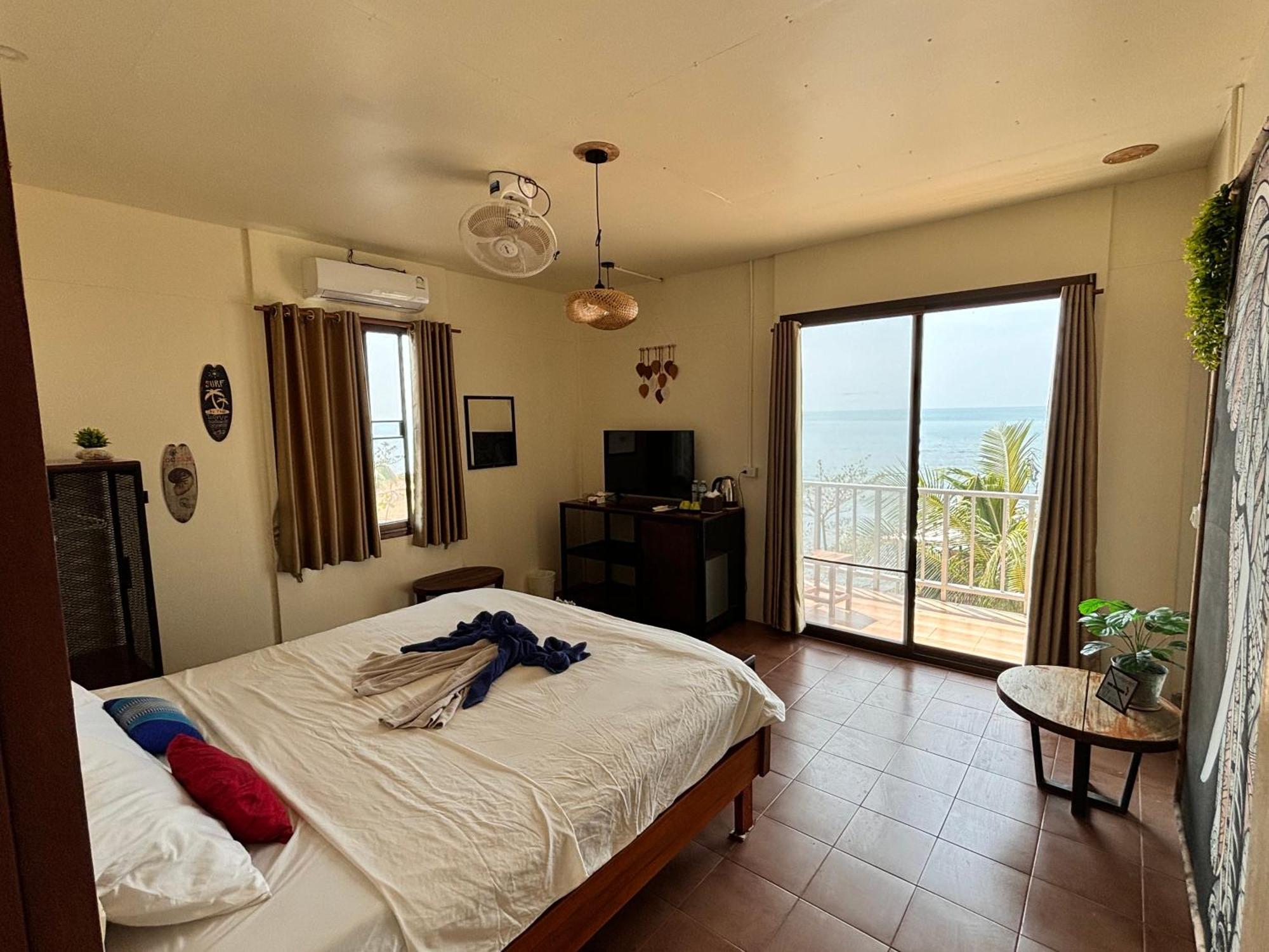 Tchin Tchin Guesthouse チャン島 エクステリア 写真