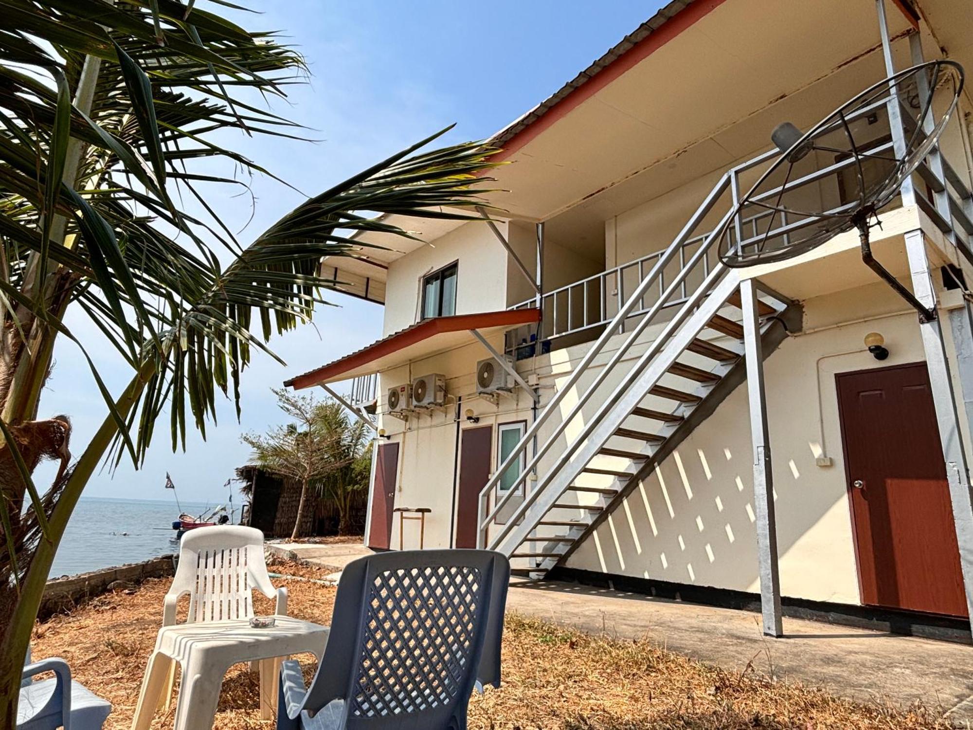 Tchin Tchin Guesthouse チャン島 エクステリア 写真